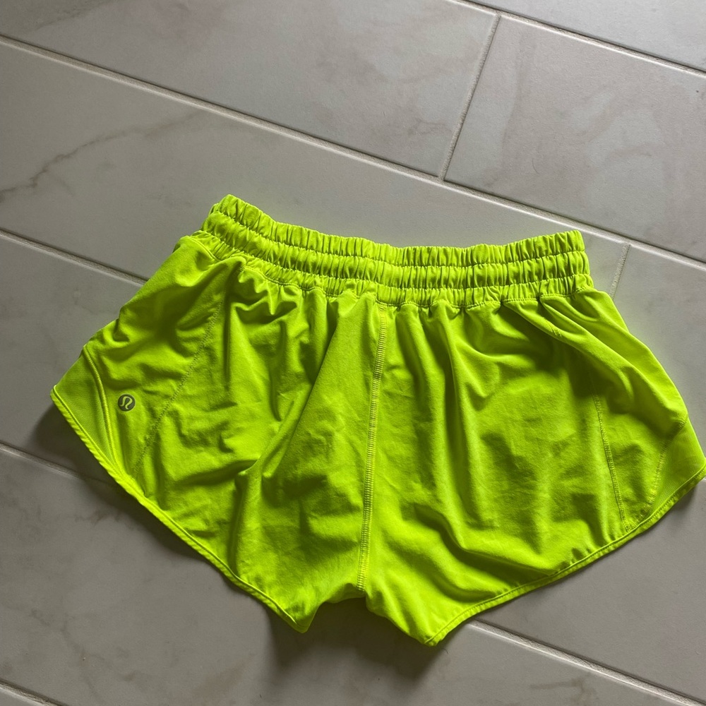 lululemon yellow hotty hot shorts 2.5” low rise in highlight yellow - Picture 2 of 7